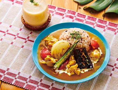 夏野菜たっぷりのチキンカレー