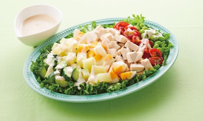 鶏むね肉と彩り野菜のコブサラダ