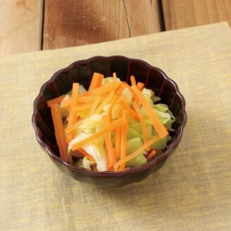 キャベツとにんじんのザワークラフト風