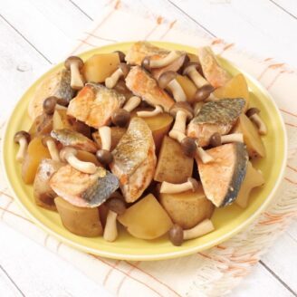 鮭とじゃがいものバター照り焼き