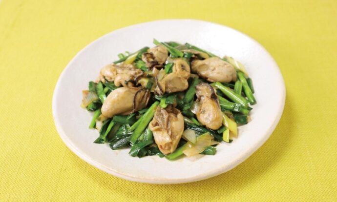 牡蠣とにらの辛味炒め