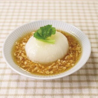 丸ごと新玉ねぎのそぼろ煮