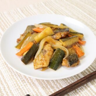 さばとズッキーニの黒酢炒め