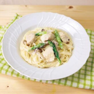 鶏肉とアスパラのシチューパスタ