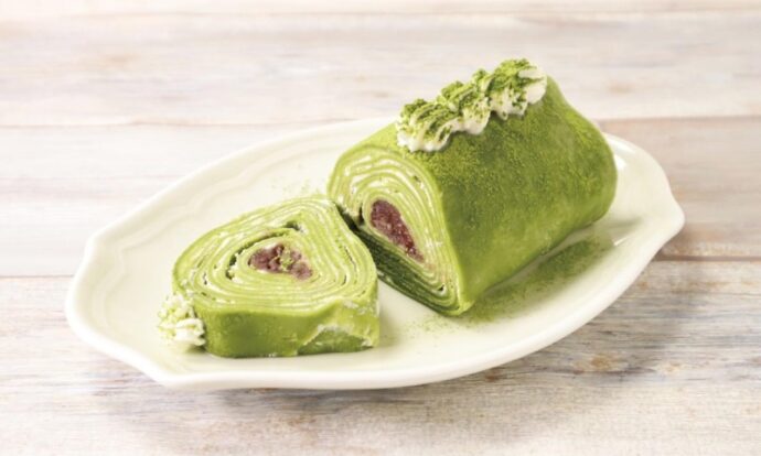 抹茶のもちもちクレープロールケーキ