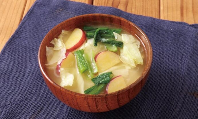 さつまいもとキャベツの味噌汁