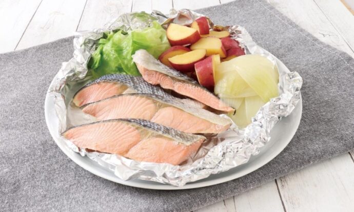 秋鮭とサツマイモのホイル蒸し