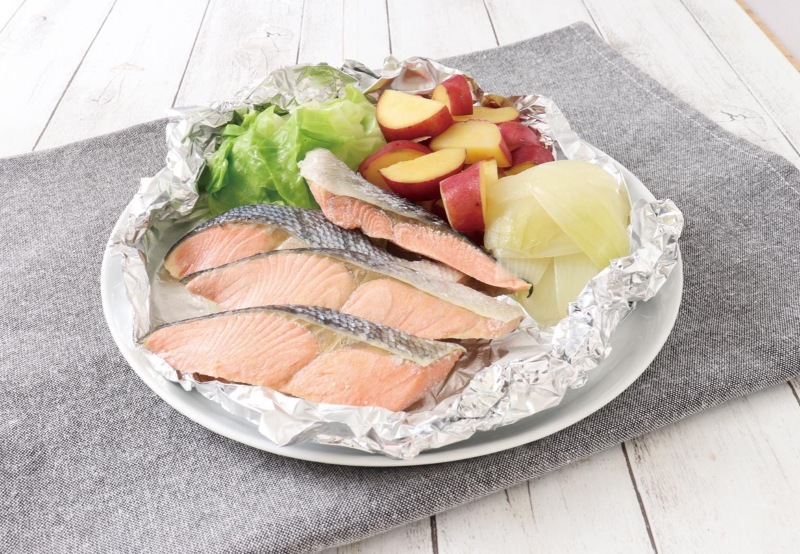 秋鮭とサツマイモのホイル蒸し