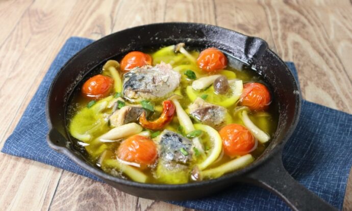 さば缶のレモンアヒージョ